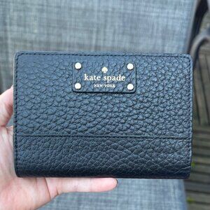 Kate Spade Bay Street Stacy Black Pebbled Leather Bi-Fold Compact Wallet